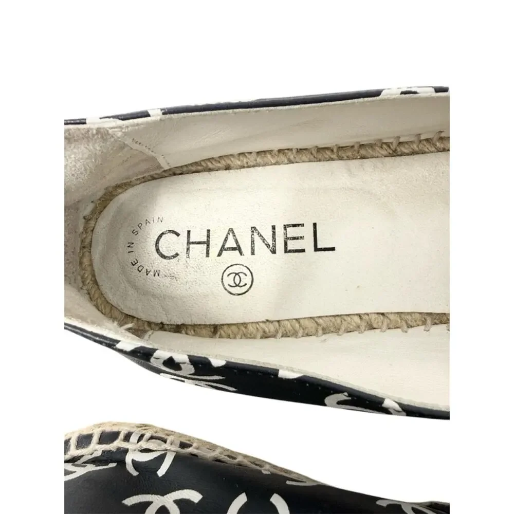 CHANEL elevate your